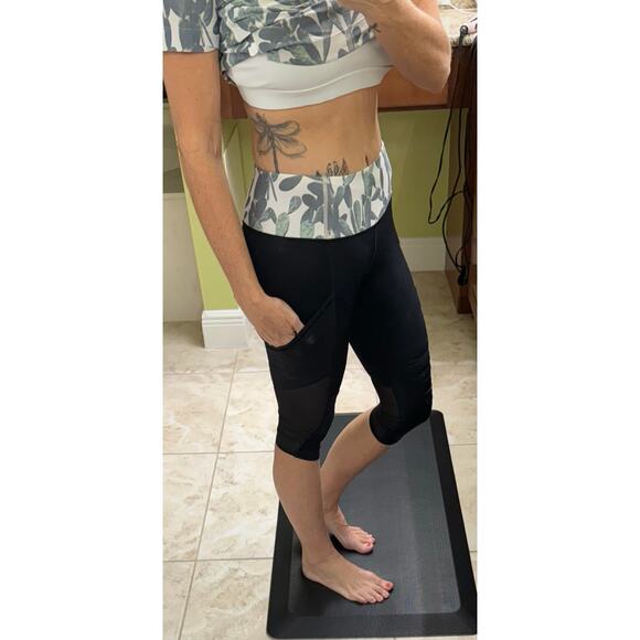 Lululemon water Sea-me run prickly pear cactus black crop leggings size 2 mesh - Picture 8 of 10